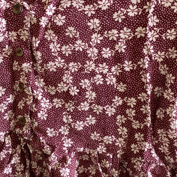 Forever 21 Red Ditsy Floral Print Button Up Top Size L - Picture 6 of 7